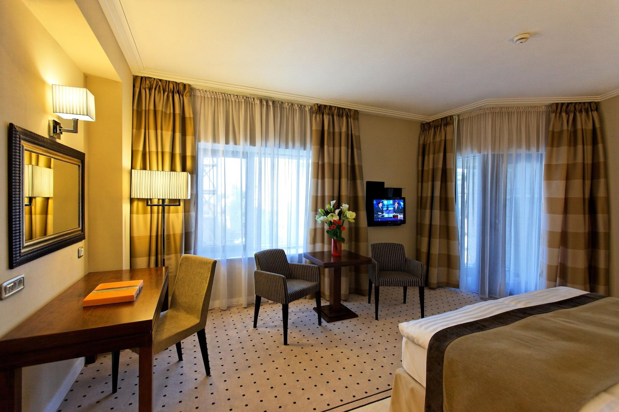 Capital Plaza Hotel ブカレスト エクステリア 写真