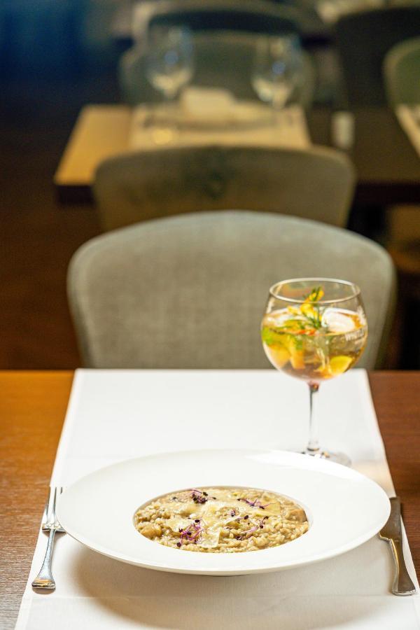 Capital Plaza Hotel ブカレスト エクステリア 写真